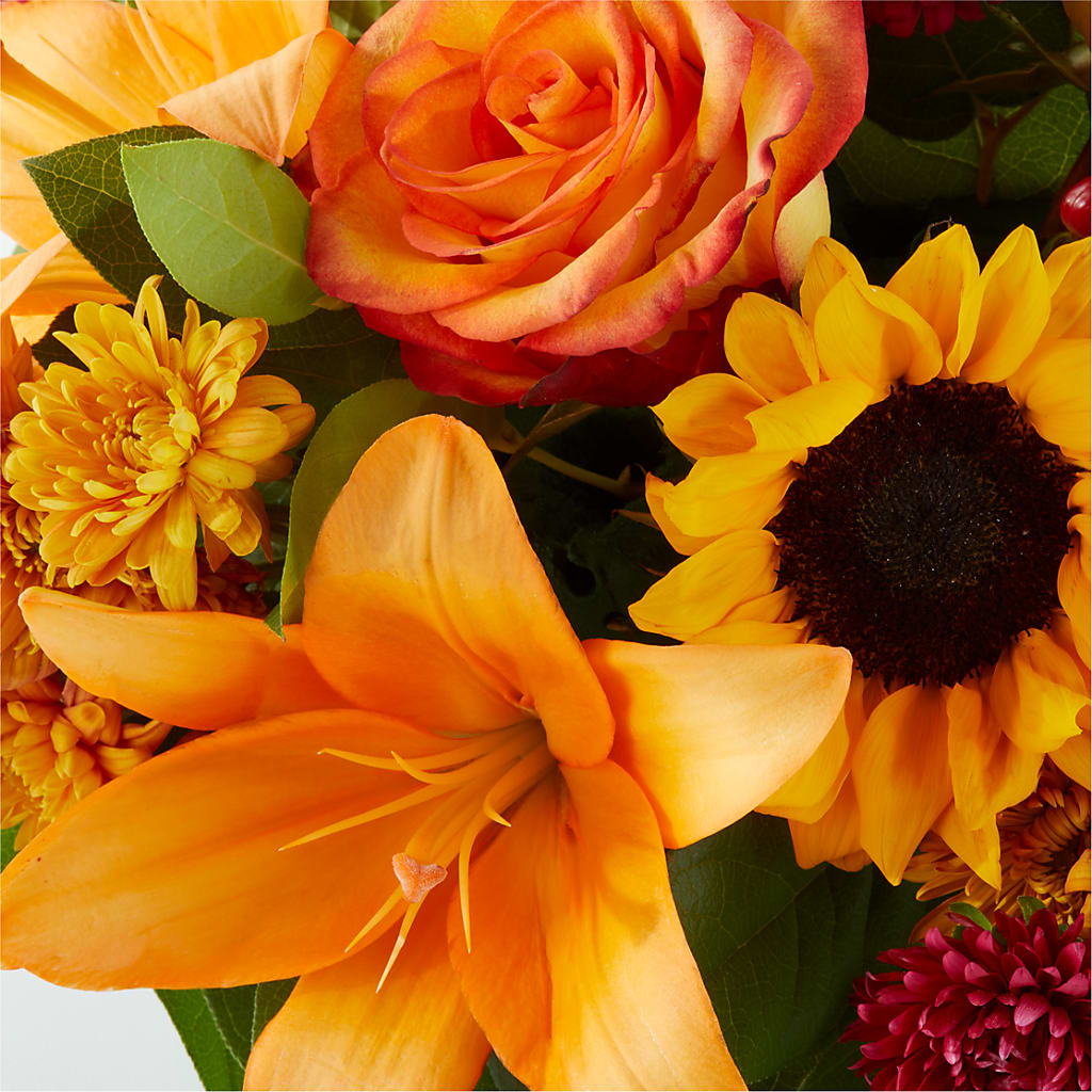 Grateful Centerpiece – T & T FLORAL, Kingsley MI